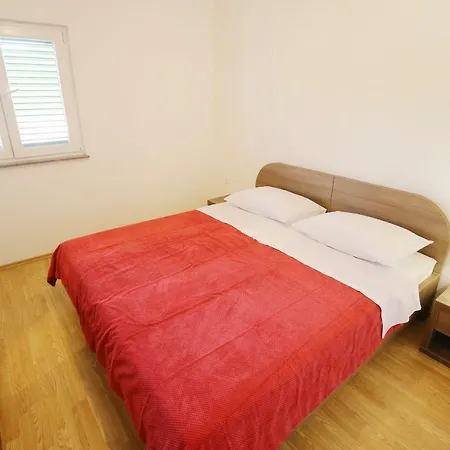 Almond Villa Debeljak