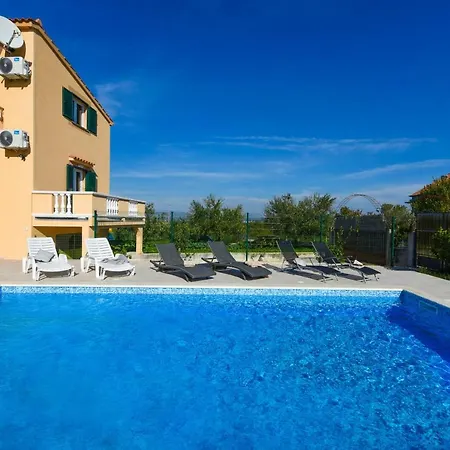 Villa Almond
