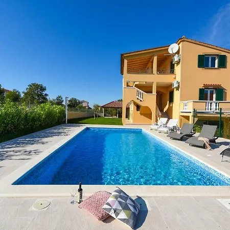 Villa Almond *